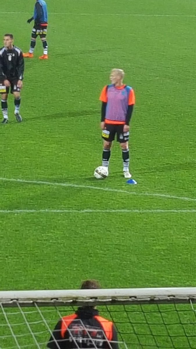 DesmaeleLaura's tweet photo. Bon match @karel_geraerts 💪💪💪 https://t.co/13HvsOwoHJ