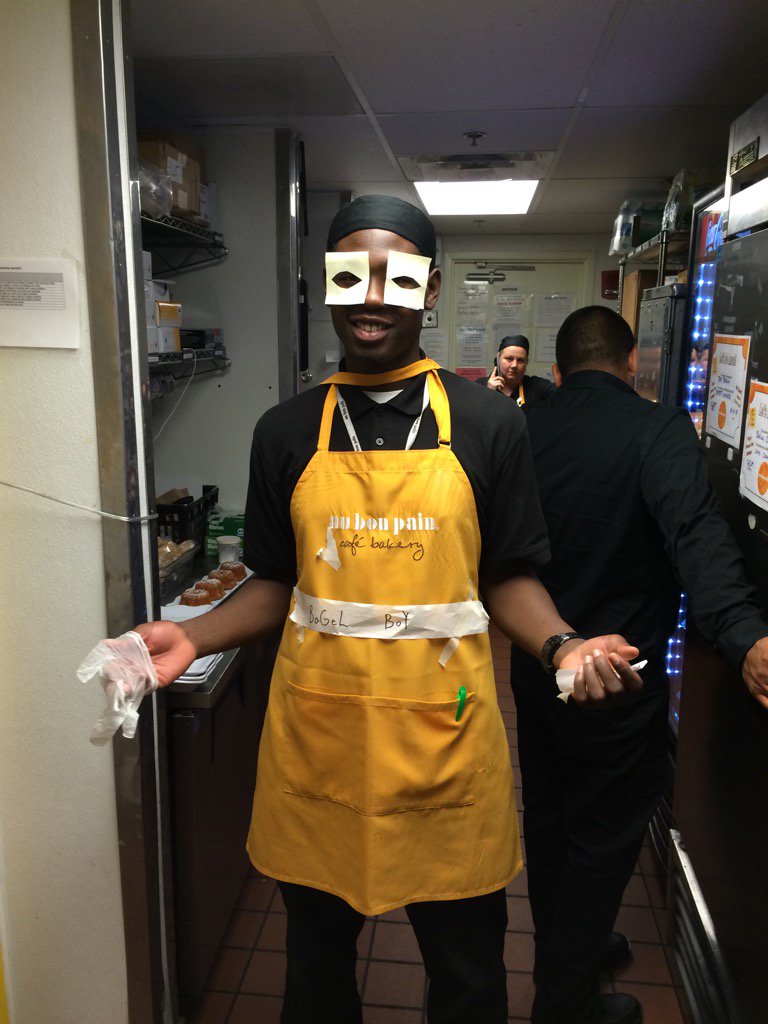 abpcsmith's tweet photo. Bagel Boy to the rescue at UMMC in Baltimore. Very creative from Ron at cafe 246. https://t.co/Us1BDnFuNk
