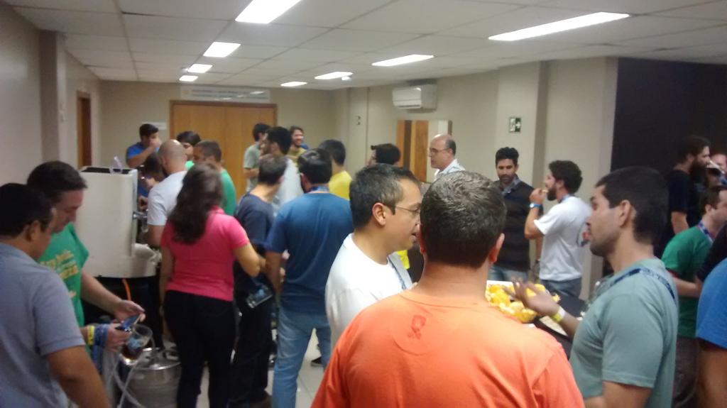 ACervA_Candanga's tweet photo. Beer break do #NONECO. As palestras estão ótimas, mas ninguém é de ferro. https://t.co/nV5Gzu3dOd