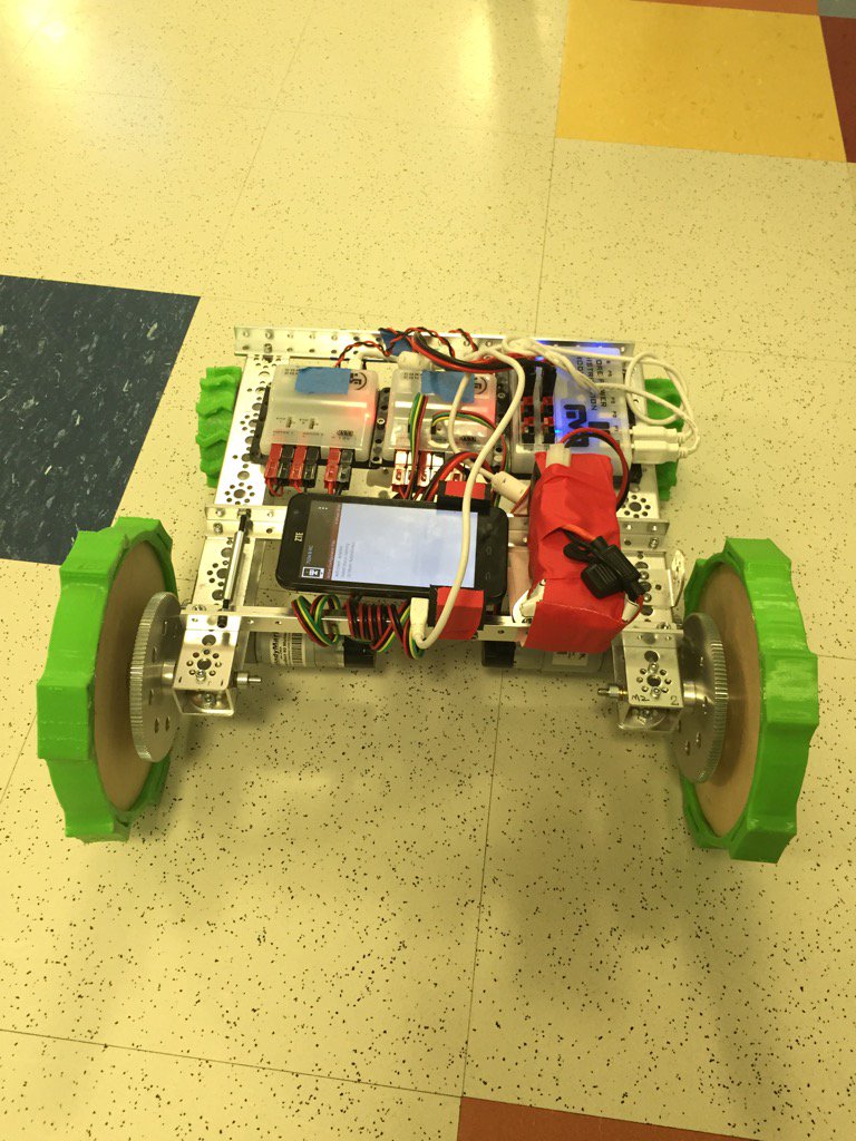 FTC7034's tweet photo. Fixed the robot and ready for our next match. The battery won't fall off this time! https://t.co/Ccbe0PwpuX