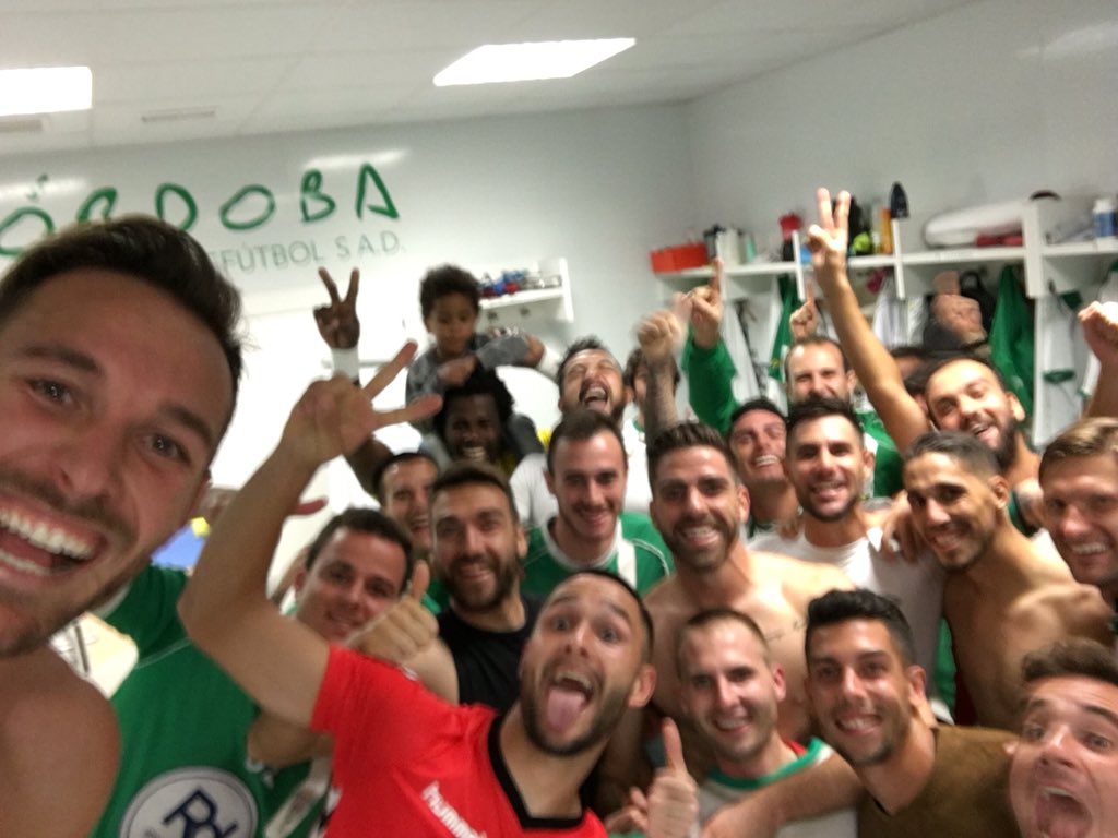 XiscoJimix's tweet photo. Enorme equipo! Seguimos en la pelea...gracias afición!juntos somos más fuertes!#dormimoslideres#estosiesunequipo. https://t.co/vYRmIs4cwU