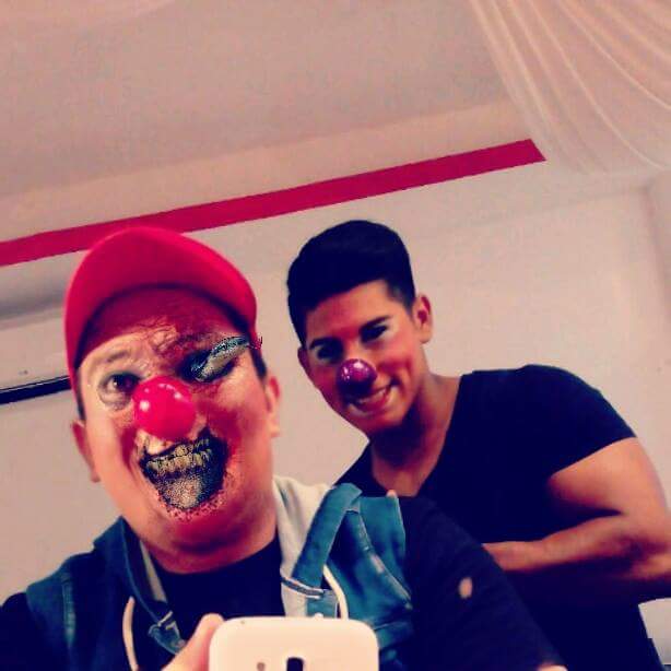 karenchichapop's tweet photo. @payapopz  @PayaclubPopFans  jajajaja y JV también ze disfrazo jaja saludos https://t.co/vjE9oWBvtC