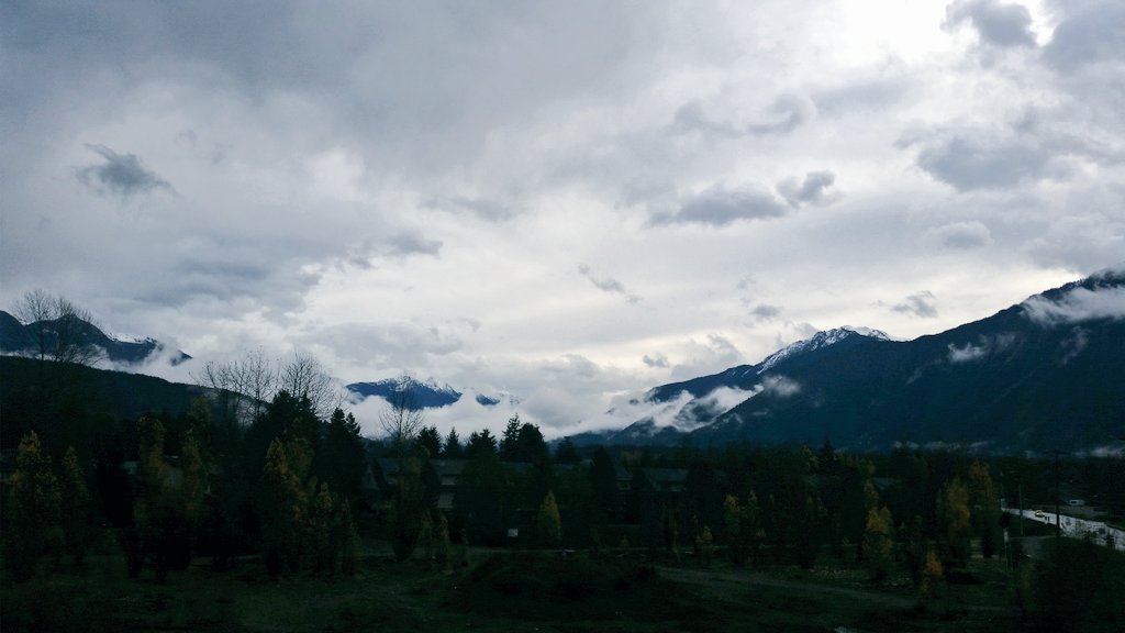 PemGateway's tweet photo. #HappyHalloween❄Fresh❄#Snow🗻#MtCurrie❄@WhistlerHQ🍁#skicanadanow🎿@HuffPostBC🍁@HuffPostCanada📺@GlobalBC✏@johnleewriter https://t.co/VDWE53XXsj