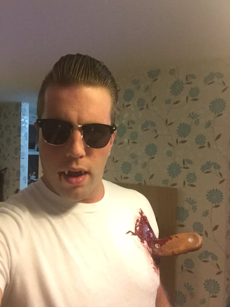 alexj3000's tweet photo. Happy Halloween fuckers #halloween2015 🎃🎃🎃 https://t.co/RCLrgUcDcB