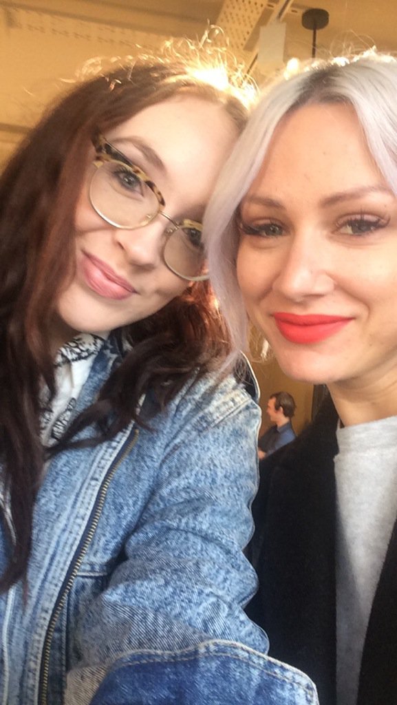 MelissaxDestine's tweet photo. I met Lou Teasdale today and it made my year!! ❤️❤️❤️❤️ @louteasdale #makeuplegend https://t.co/9Ajz7drhCA