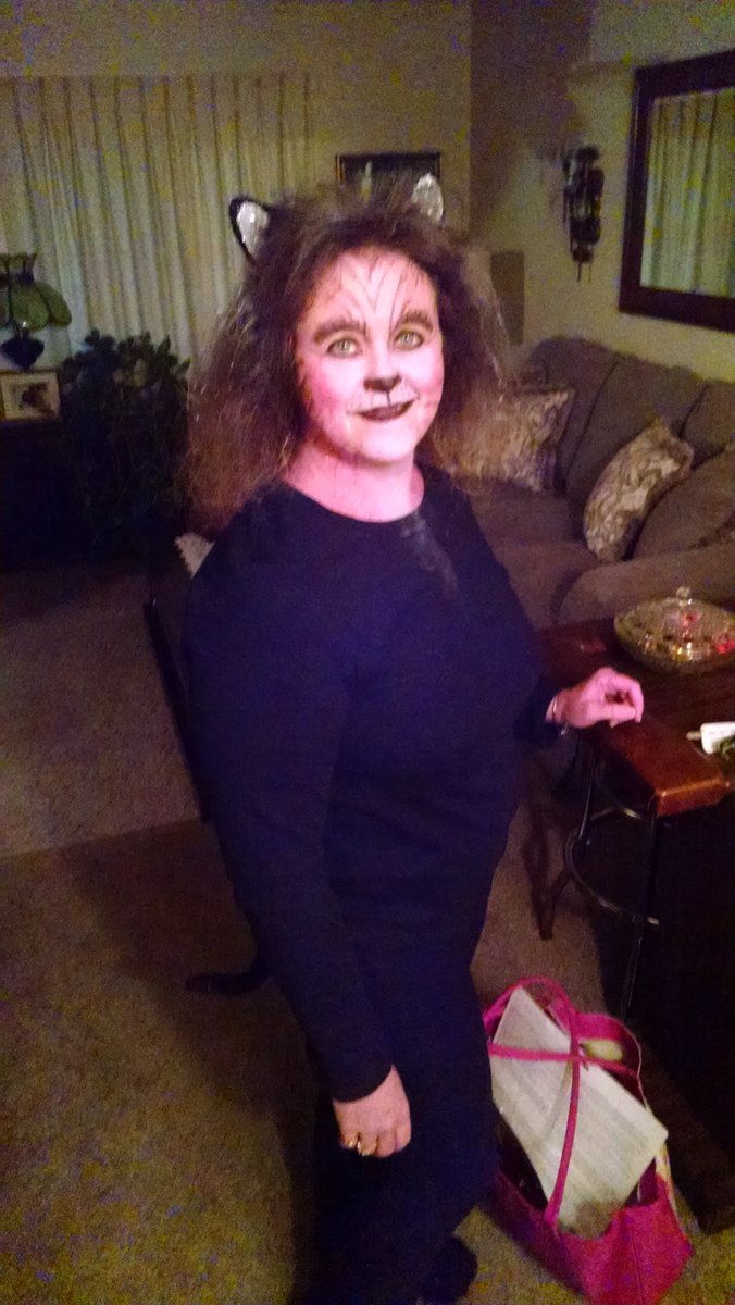 kelswick456's tweet photo. #inspiredbypets#happyhalloween@johnpridemore12 https://t.co/zbiL5iRD9H