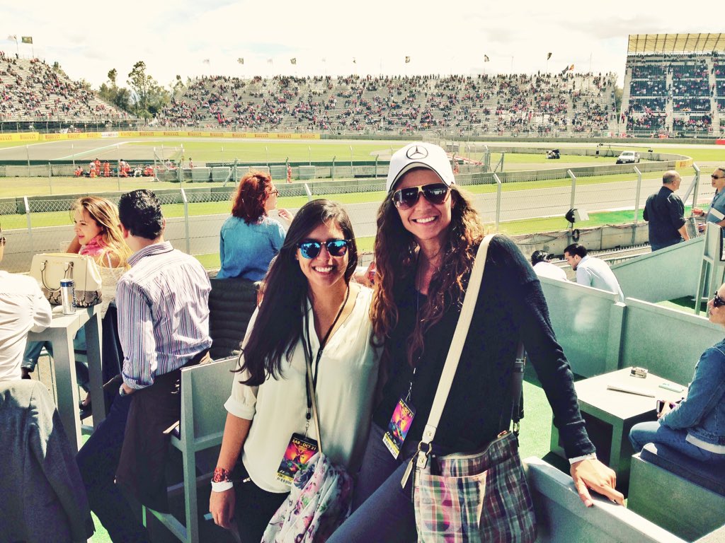 tan_delamadrid's tweet photo. Estos 300kms/hr se sienten pppfff!!! #F1ModeOn #formula1 #F1 #F1MercedesMx #MexicoGP #lewishamilton #nicorosberg https://t.co/vju1BslBFL