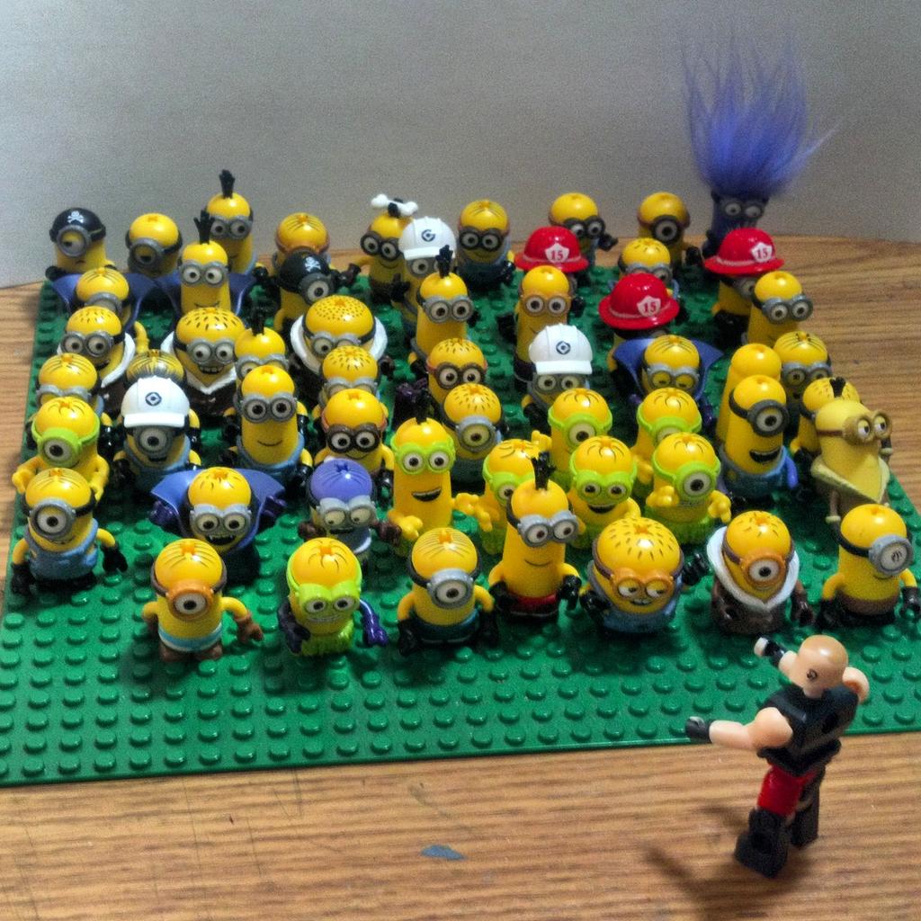 mrkpacgreen's tweet image. Whats going on here It looks like there getting ready 4 something #wwestackdown #toyspotting #Minions #brock #wwe