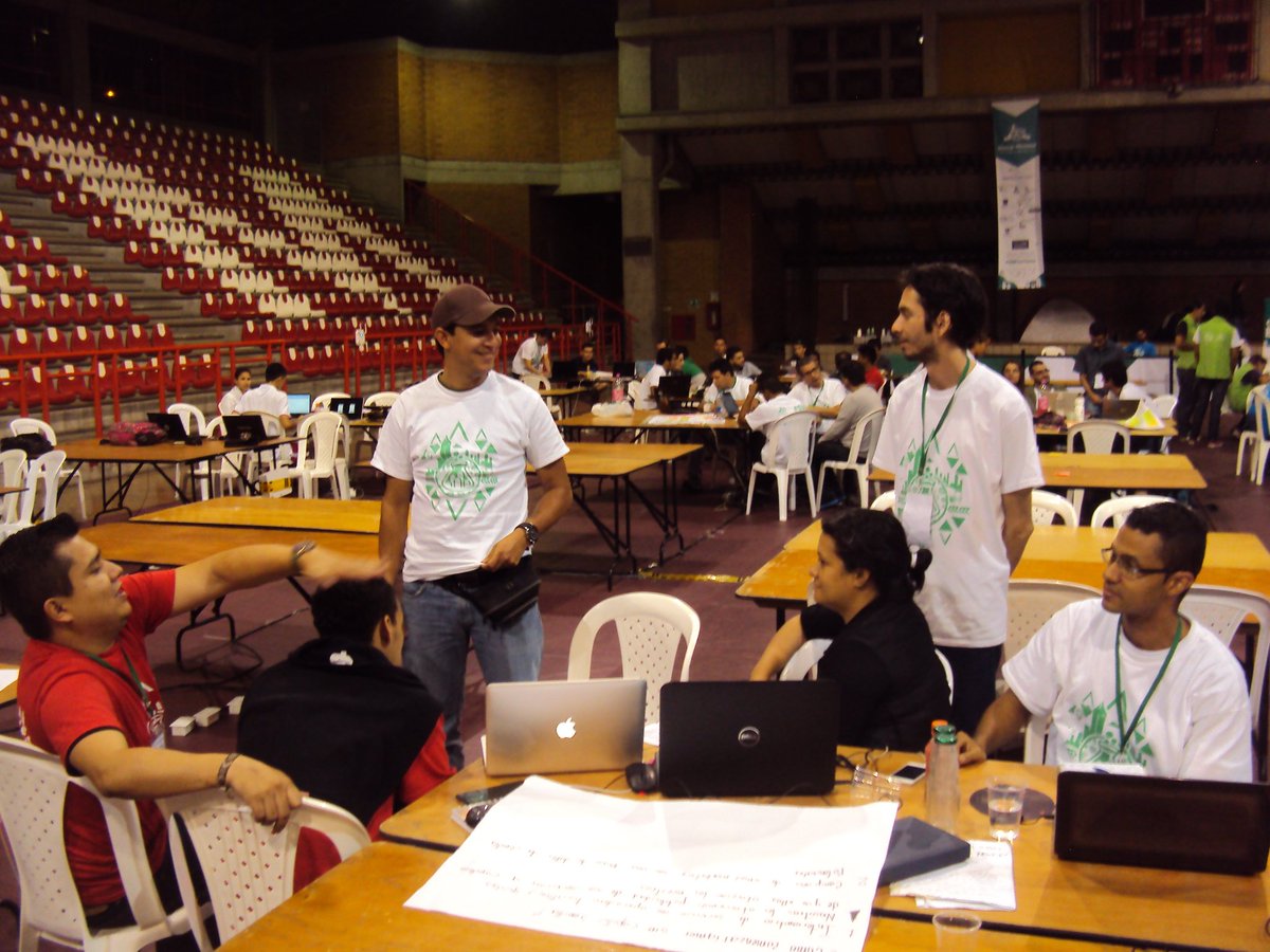 anfelip10's tweet photo. #ensayandopitch A tres horas del pitch, recibiendo retroalimentación de nuestros mentores. https://t.co/2fU5DS3HM6