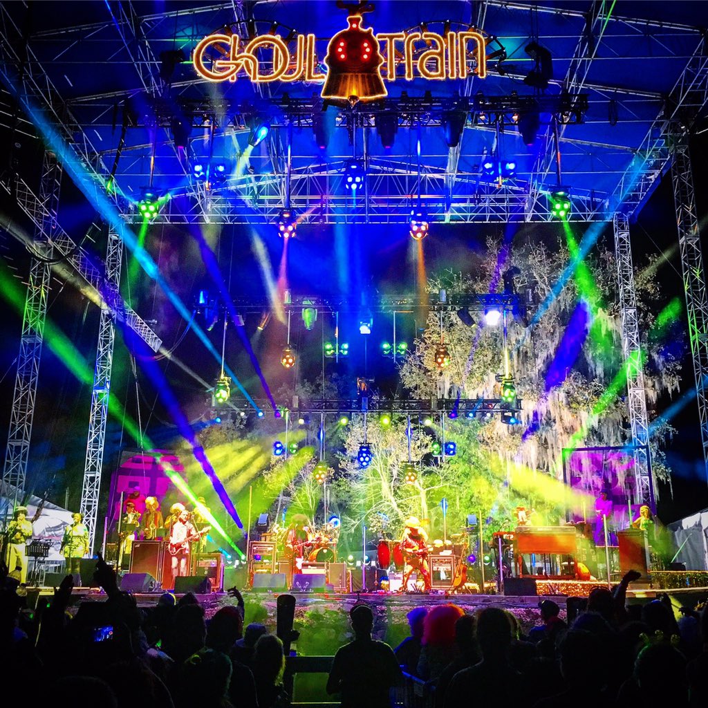 michaelhberg_'s tweet photo. Absolute madness for #GhoulTrain w/ @sci_official at @hulaweenfl! https://t.co/JizcfXvhMa