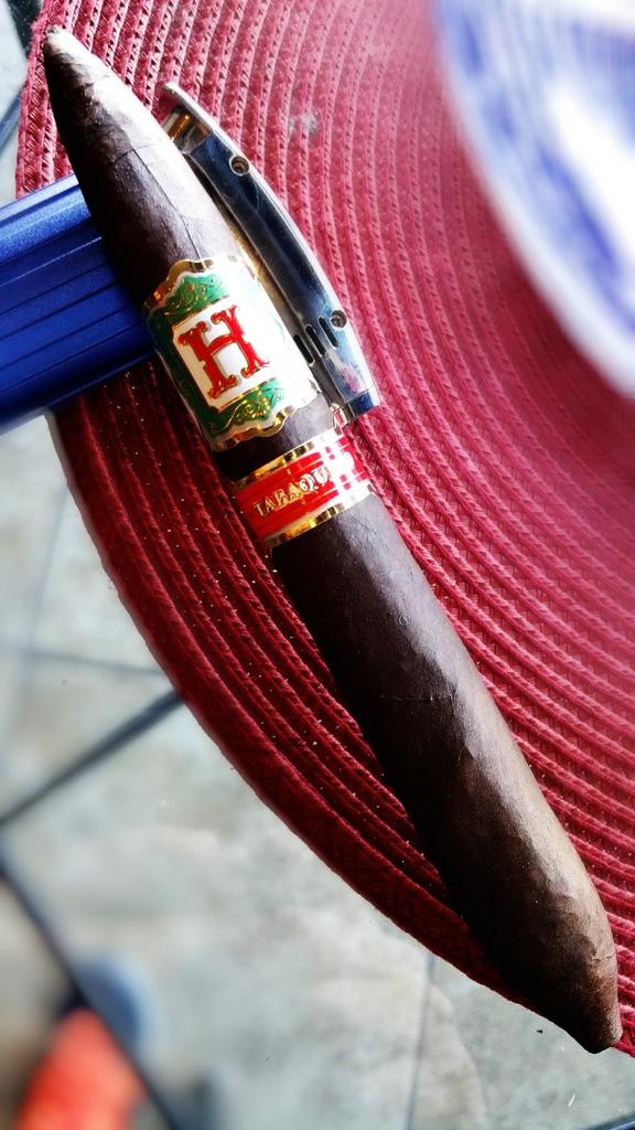 raudellopez69's tweet photo. @RockyPatelCigar @HamletCigars great maduro flavors up front with a bitter cocoa finish #halloween2015 #cigarporn https://t.co/1IOlrB9TGs