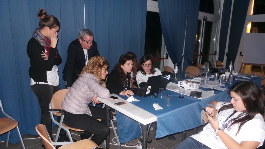 I3dApp's tweet photo. Ce la faranno a resistere e a raggiungere gli obiettivi? #hackingmelanoma #notte #anacapri #innovazione https://t.co/6piIEezgJ4