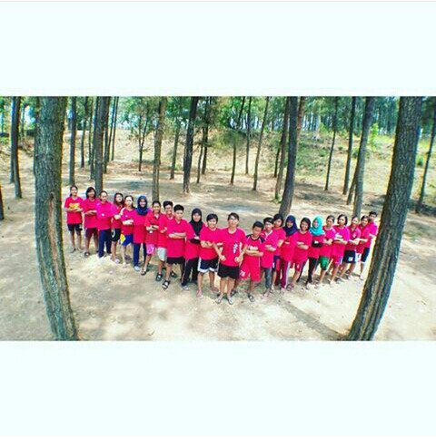 izzatulbadriyah's tweet photo. This is my new family 🏀👪😘💞👊 @TimBasketUnesa  #ukmbasketunesa #myfamily #ukmbbunesa #exploreunesa #outbond https://t.co/FNq65YfIjl