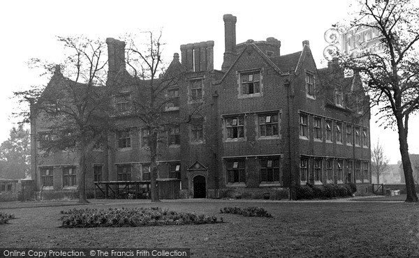 liddlesprite's tweet image. a haunted place indeed..used to live nearby..rehearsed with barking Operatic's here....Dec 12th ghost hunt..:)