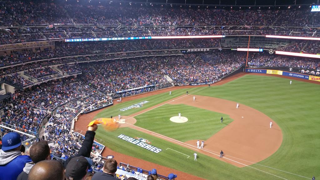 Mbohunicky's tweet photo. Perfect night to see Mets hopefully take Game 4... https://t.co/v87p38krMu