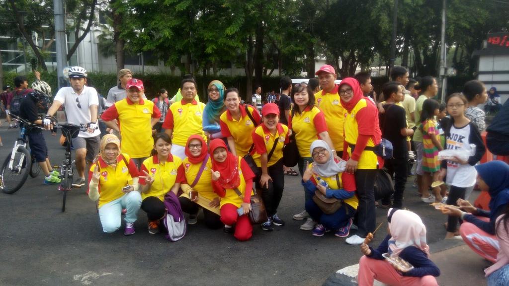 Bikin Group Selfie dulu dong....sambil  tunggu distribusi snacks kepada khalayak penikmat #CFD