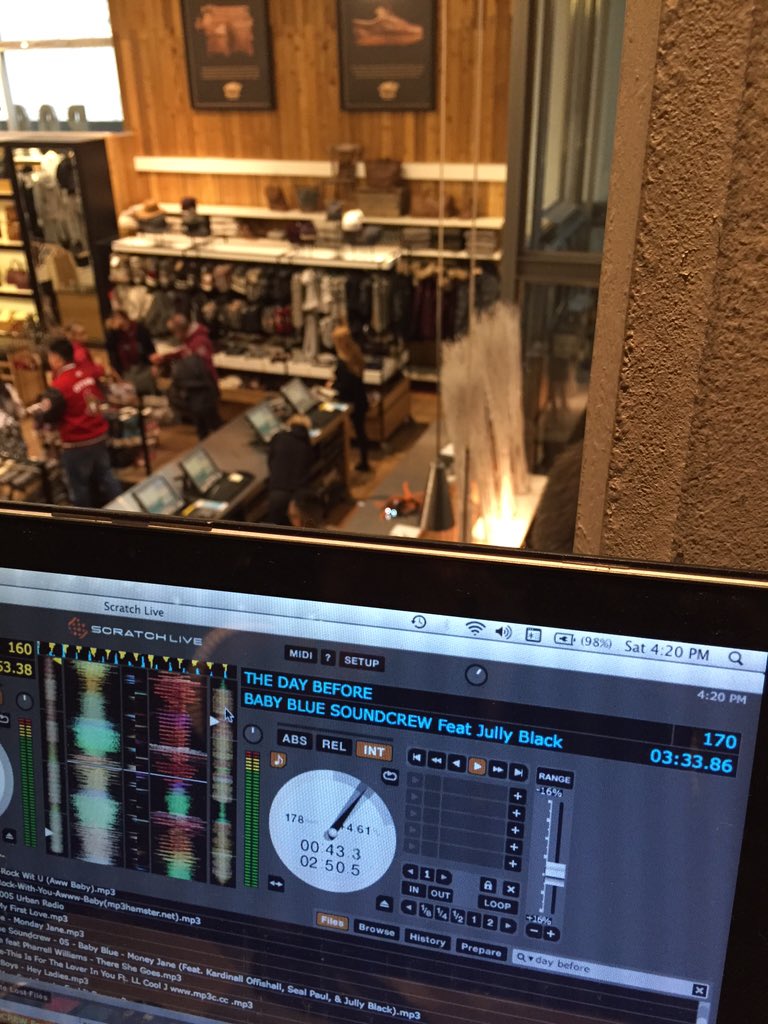 GarrickTheDJ's tweet photo. Jammin' #TheDayBefore #BabyBlueSoundcrew with vocals by the awesome @JullyBlack!! Big Chune! @RootsCanada #The6 πΆπ΅πΆ https://t.co/O9WPdZ21tk