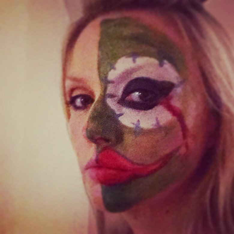 JoJbbeaut's tweet photo. #halloween2015 #mua #halffaced #makeupisart #facepaint #freelance #scary #dontgooutalone https://t.co/3ixWoJ01LH