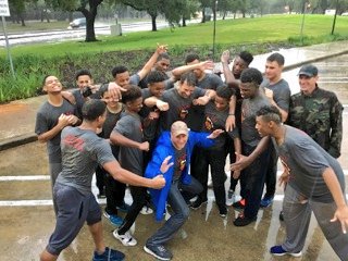 dawsonhoops's tweet photo. While you were staying dry and warm..Eagles were training with Seals! Proud of our guys! #TxTuff #Committed #win2day https://t.co/ENDYmlEVht