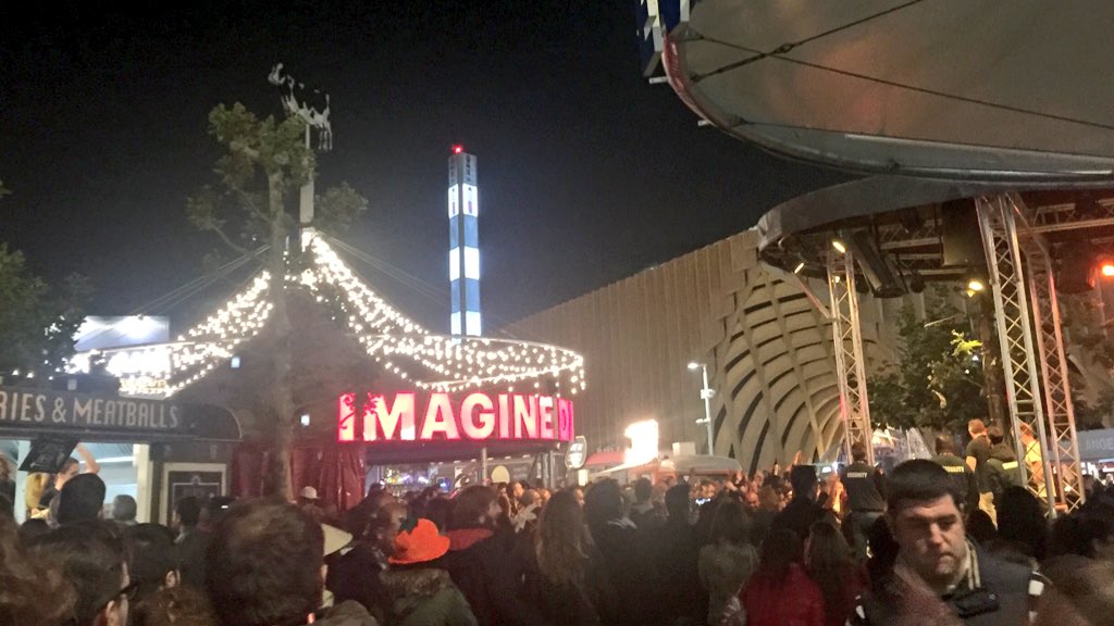 L'ultima serata in #Expo2015 prosegue a ritmo di musica. RT se ci siete anche voi 🙌🏻🎉🍸