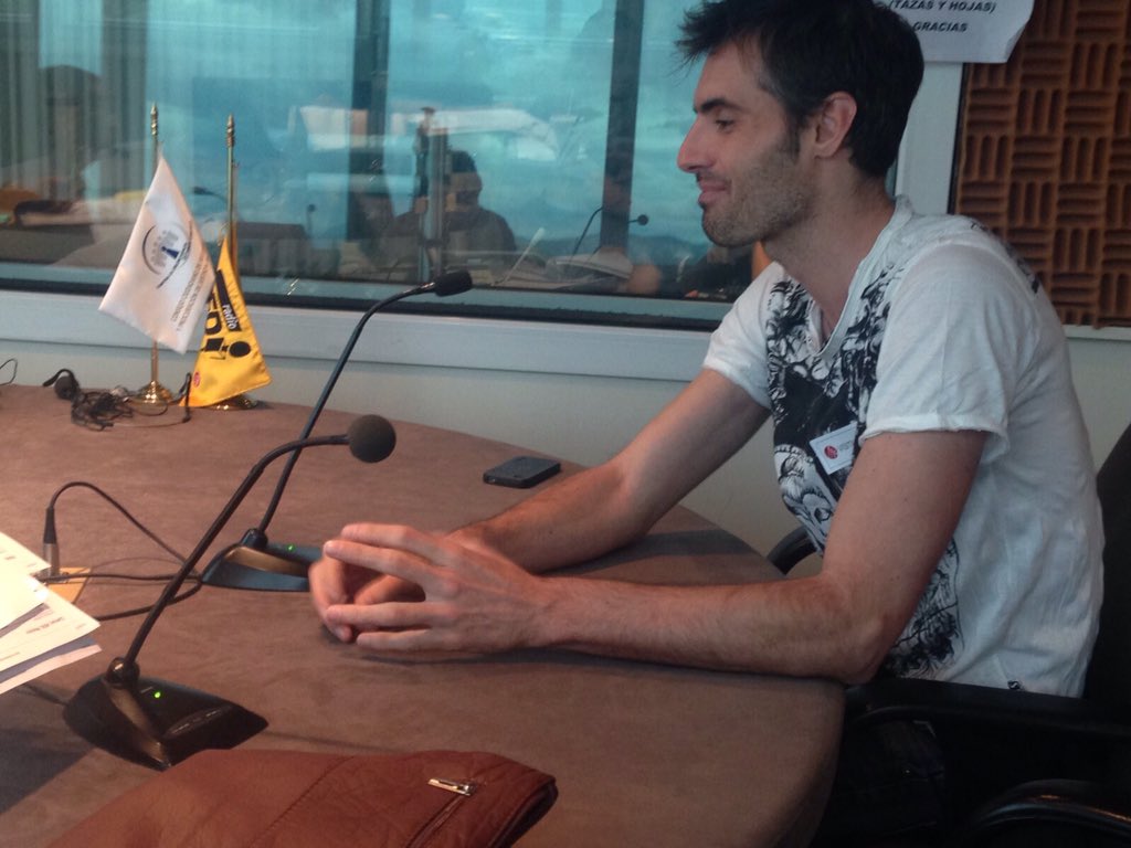 hijodevecino's tweet photo. @OscarPineroRico en cabina de @Rafaflores69 en @radioredam para promover el éxito de @EstasAhiMX https://t.co/SatfPjfewM