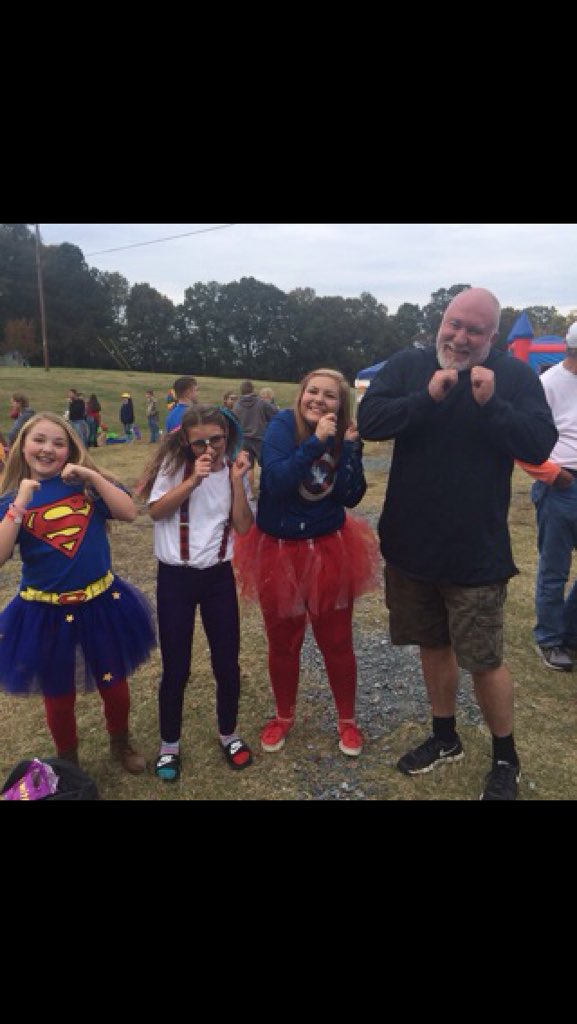 MIKELONGBAV's tweet photo. #snackdance @snackdance .
Snack Dancing with my SUPER HERO buds at the church fall festival https://t.co/2yMwczseac