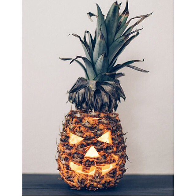 Vegan_ST's tweet photo. Happy #Halloween yogi ghouls &amp; goblins. Mwahahahaha 🍍🎃🕷🕸💀👻 https://t.co/gsnewkJjib