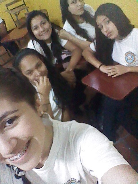 elymervalbuena_'s tweet photo. #School #Salon #Selfie #Bebys. https://t.co/dXqW5ggBeF
