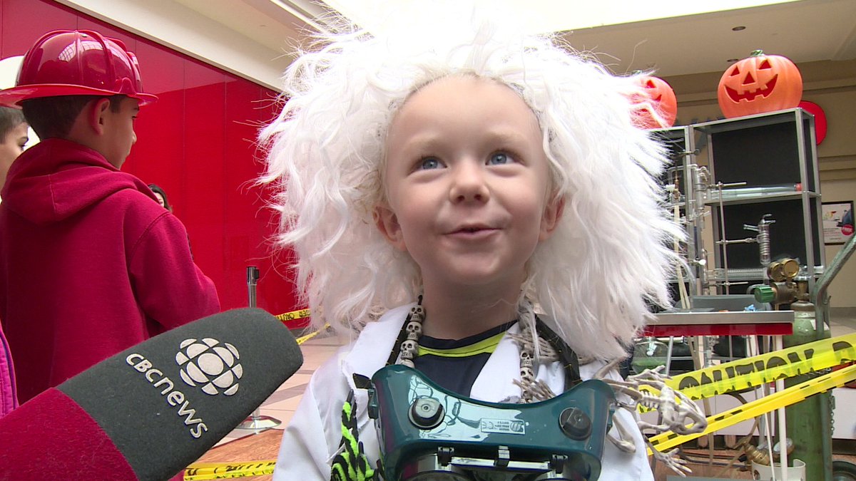 KateMedia's tweet photo. "I do experiments on planets," says 7-yr-old girl as Einstein.
Beat THAT #UofC scientists ;)
#UCalgaryspookyscience https://t.co/4V6dTY5jre