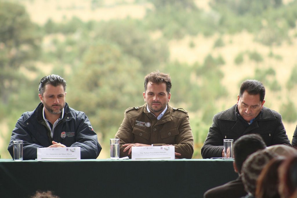 SEMARNAT_mx's tweet photo. Encabezaron Srio. @RafaelPacchiano y Comisionado @ALEXDELMAZO evento central #SNC2015 en Parque Nacional #Izta_Popo https://t.co/LJxyQ3ITy5
