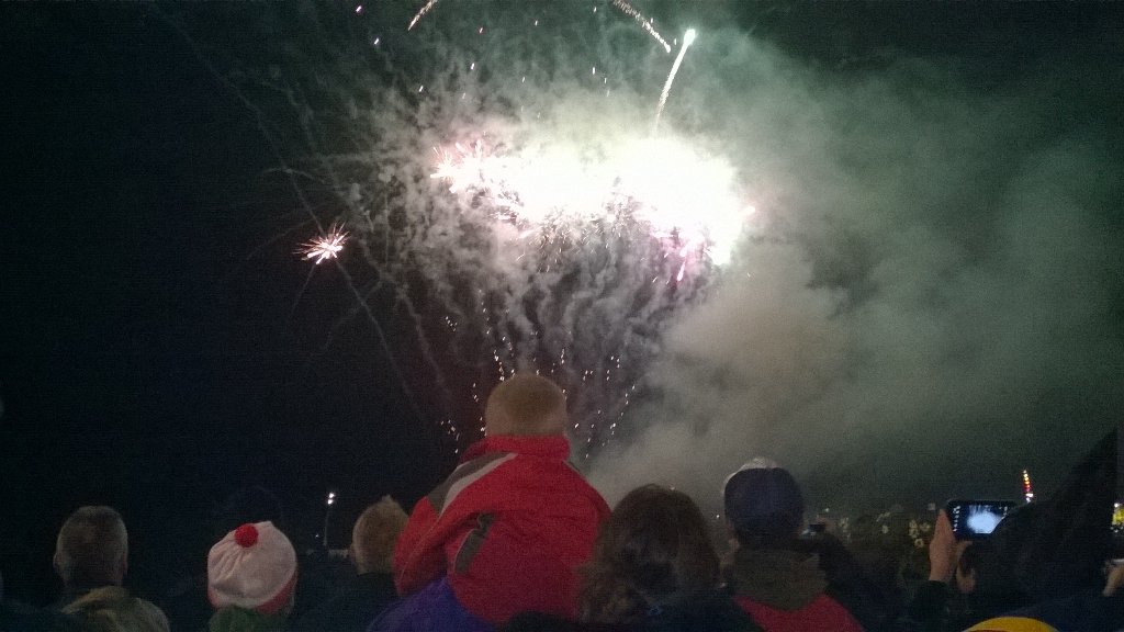 Gwilkinson_utv's tweet photo. Derry's spootacular ends with spectacular fireworks display over the Foyle #ScaryDerry @utv https://t.co/fMCWRbRWlr
