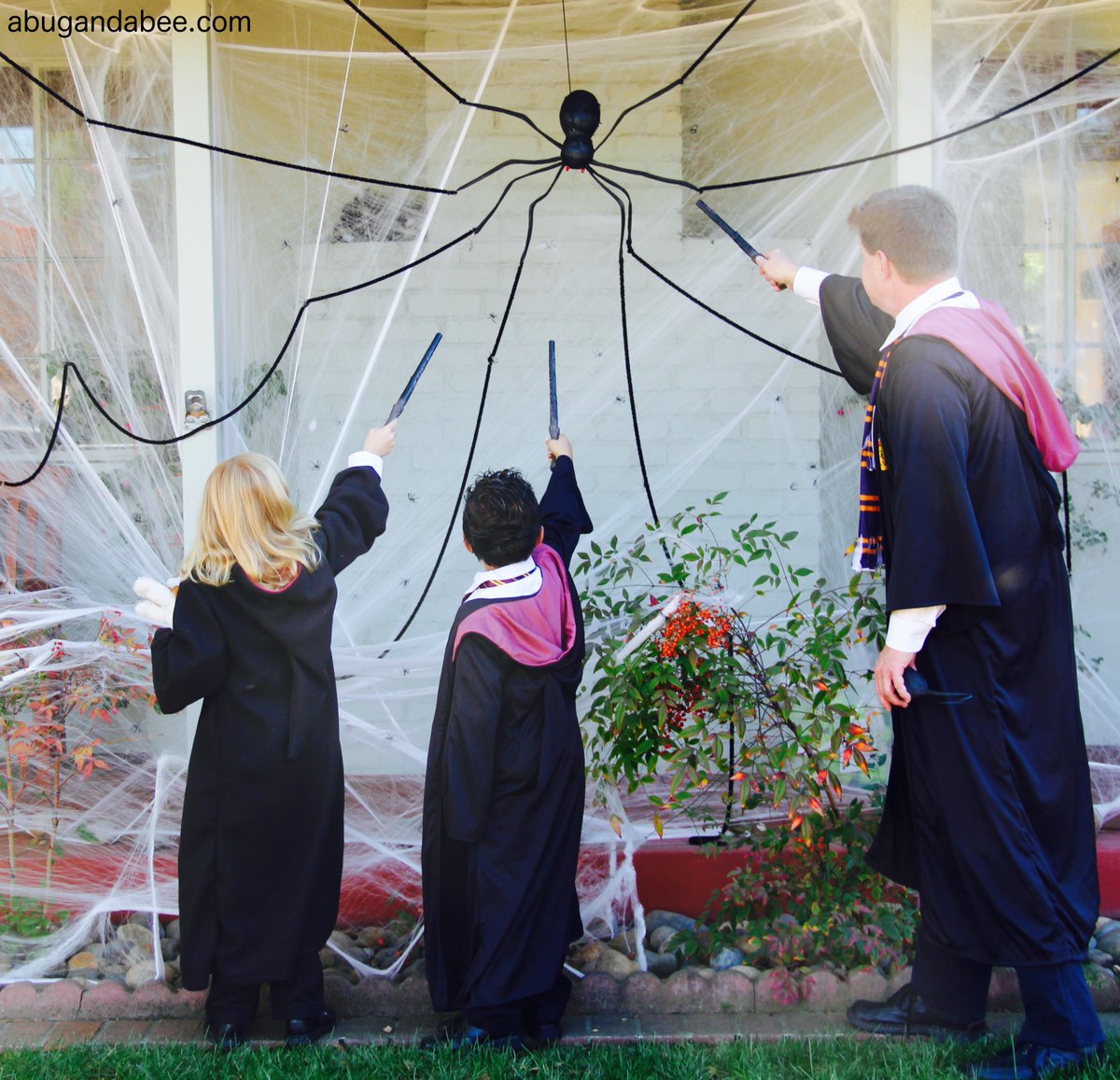 abugandabee's tweet image. Necklace twisted, Hermione, #HarryPotter, future Ron stun Aragog.
abugandabee.com/?p=3006 #Halloween2015 #parenting