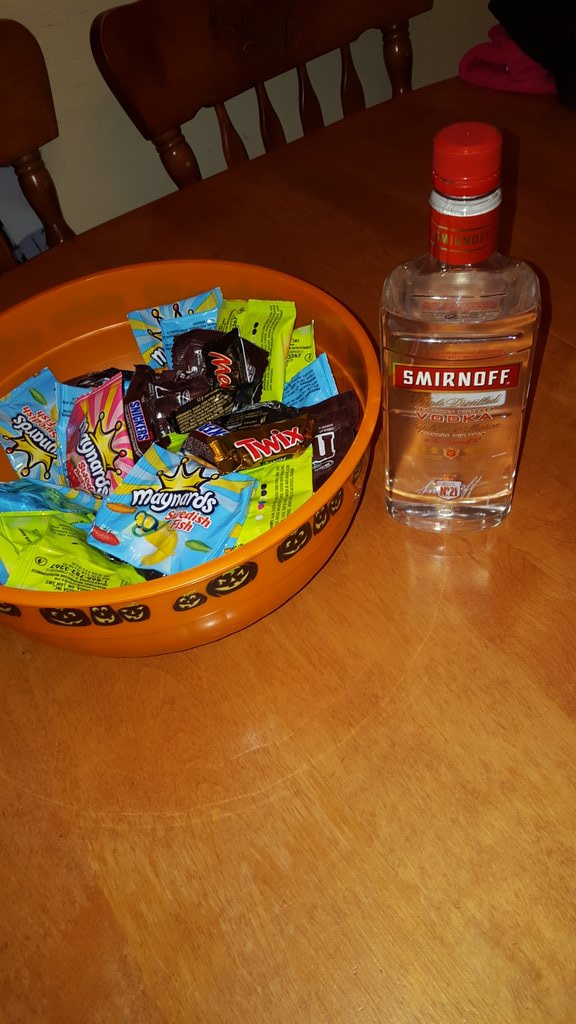 Jake_Manley's tweet photo. Halloween treats all ready... some for little kids, some for big Kids. #MUGFULL https://t.co/BgXoXxWe3K
