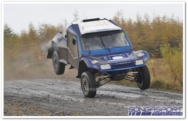 Songasport's tweet photo. Paul Harris gets some more publicity for @BristolStMotors ! #bccc15 https://t.co/fLEInMtrde