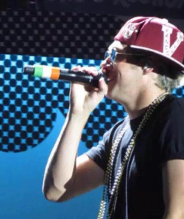 otrataughtus's tweet photo. otra taught us that niall can rap (ish) https://t.co/lbGE1IDZit