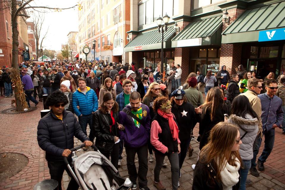 BostonGlobe's tweet photo. Police estimate as many as 70,000 visitors could visit #Salem on its signature holiday https://t.co/bMQ9bC1GLV https://t.co/2DL8wUTeGI