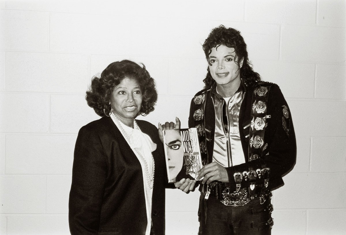 𓅫 Lah 𓅫 27年前の今日 19年11月1日 自叙本 ムーンウォーク 発刊 原語版の約半年後に日本語版出版 フレッド アステアに捧ぐ とされ世界中でベストセラー マイケル ジャクソン著 ジャクリーン ケネディ オナシス監修 田中康夫訳 T