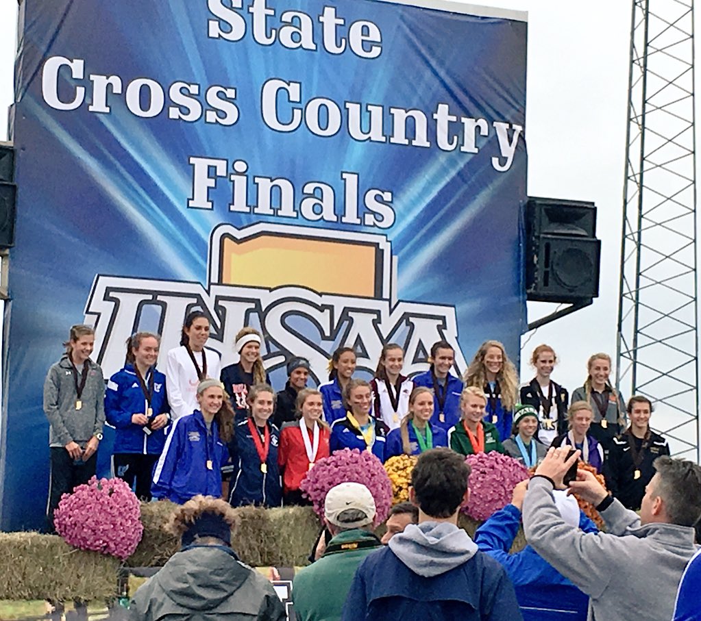 Lojojohny's tweet photo. WOW, What a memorable Halloween! I will cherish this mental attitude award forever. ❤️❤️❤️ @runWLXC #RDP #wlxc https://t.co/IP9Y8yIYII