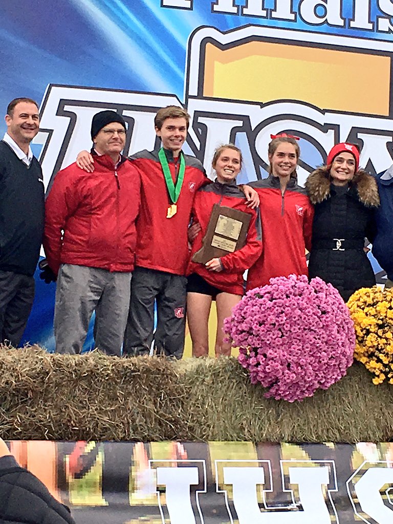 Lojojohny's tweet photo. WOW, What a memorable Halloween! I will cherish this mental attitude award forever. ❤️❤️❤️ @runWLXC #RDP #wlxc https://t.co/IP9Y8yIYII
