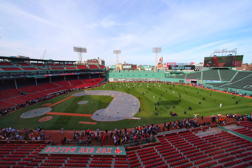 RedSox's tweet image. Even @fenwaypark dresses up for Halloween. 🎃👻 
#SoxHalloween