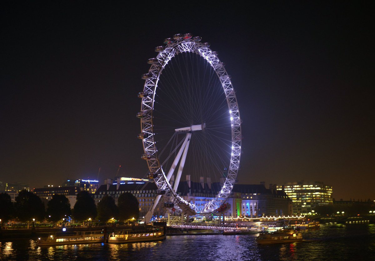 BLACK LIGHT. The <a href="/CocaCola_UK/">Coca Cola</a> London Eye has been lit up in the colours of #NZL #RWC2015 champions