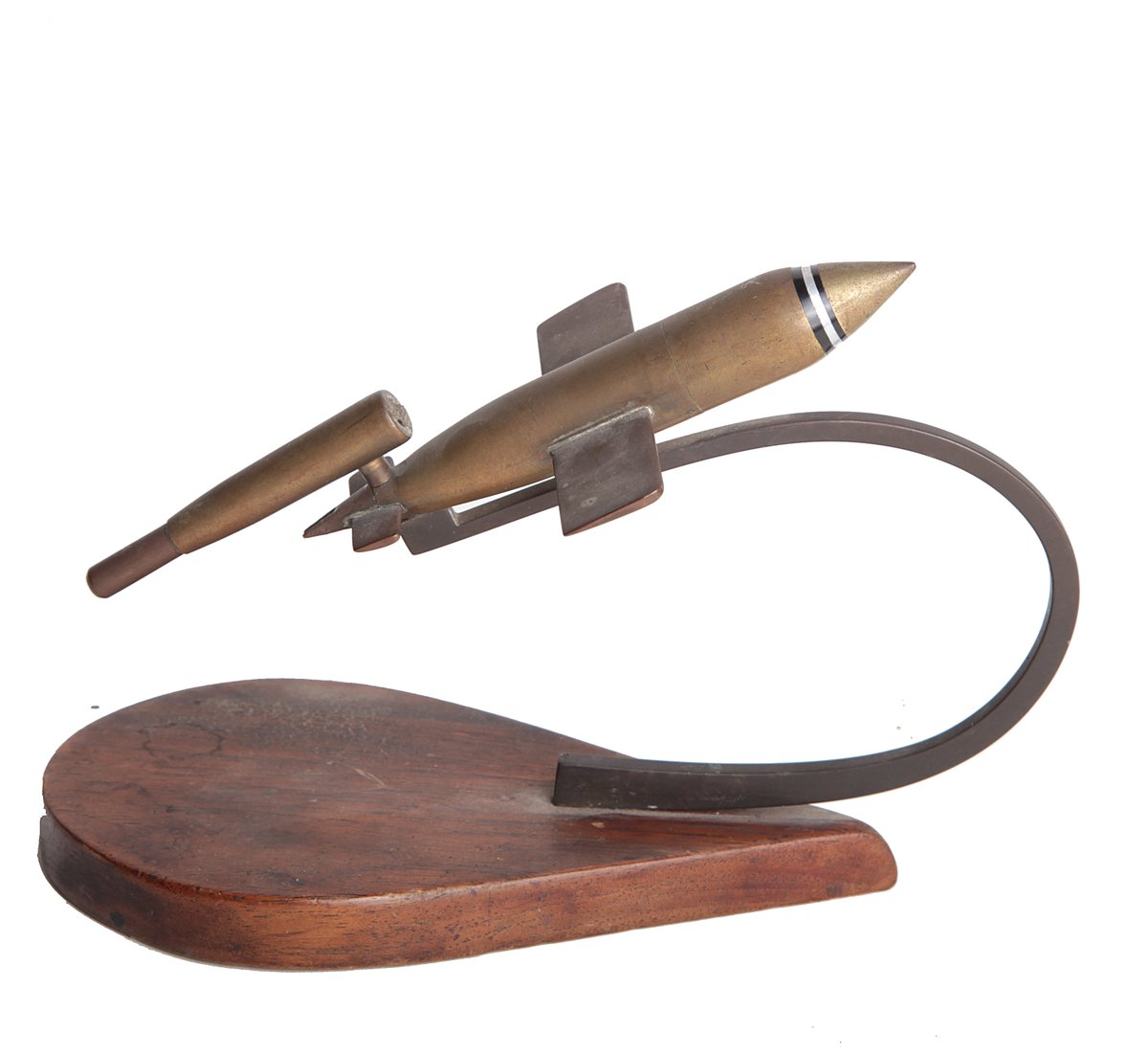 MalcolmClaridge's tweet photo. Lot 952 - WW2 V1 Table Lighter - Warner Dailey Collection #V1Rocket #Lighter #German #Rocket #FlyingBomb https://t.co/dSxe7albwR