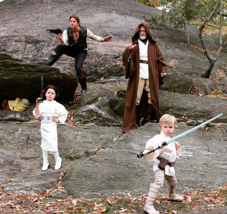 ComicBookNOW's tweet image. Another year, another great #Halloween for this amazing family. Star Wars had to be done!