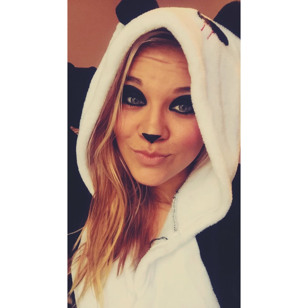 BASSPANDAAA's tweet photo. Panda is in the HOUSE 🐼🐼🐼 https://t.co/yAuDJVW21X