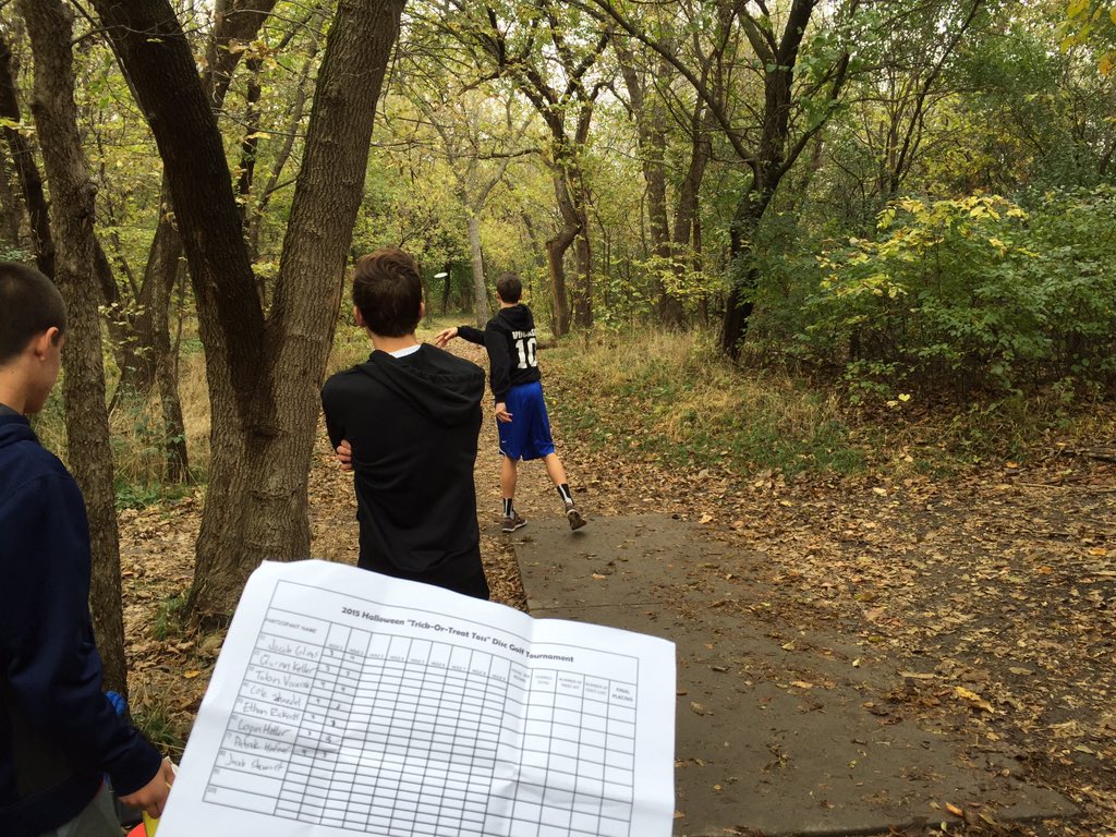 LNEdiscgolf's tweet photo. Great time and great turnout today at the first ever Trick-Or-Treat Toss! 🎃🕸🎃 -🏃🏼 #DiscIsLife #DiscOrDie https://t.co/LTh9LYupD1