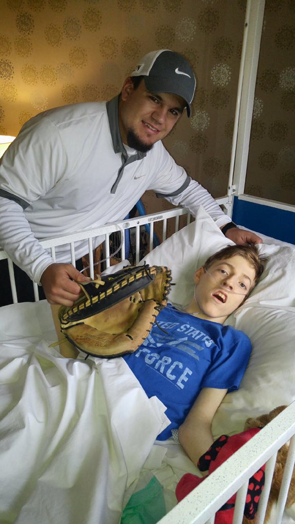 kschwarb12's tweet photo. Funny how people say "you made his day" but the truth is he made MY day! Was a pleasure meeting him #HappyHalloween https://t.co/gXxpGJgOzO