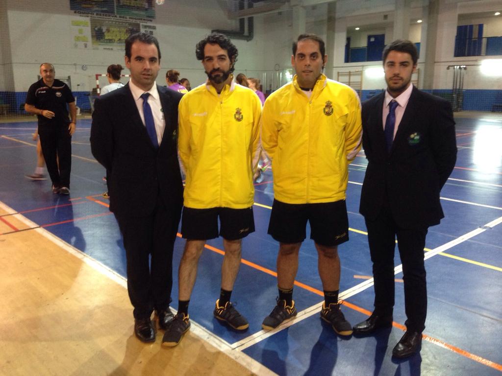 CTArbitralMLG's tweet photo. #arbMLG @agueralvaro y @Enulo con #MarioMenchen y #PedroVillar en #DHplataF @BmMijasFueng @BmBolanos @arbitrosBmSev https://t.co/DvgdFVxELH