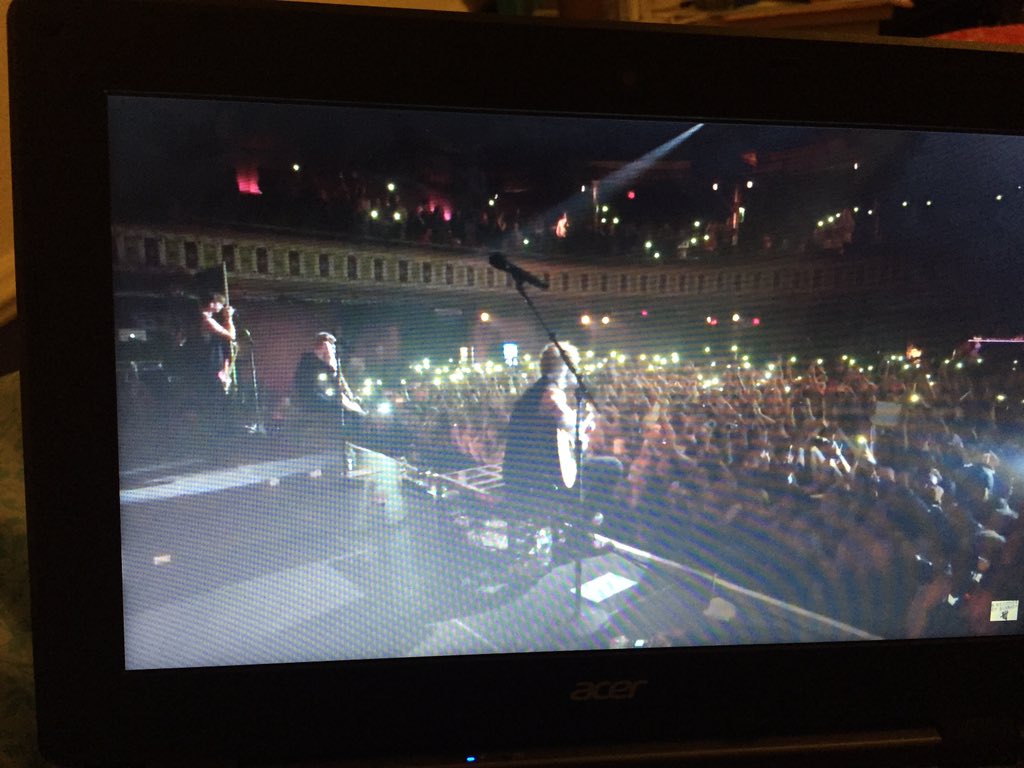 5Secof_Cake's tweet photo. Am I the only one singing alone at home? #newbrokenstream #TheNewBokenScene #TheNewBrokenStream https://t.co/JO0g3UyrwJ