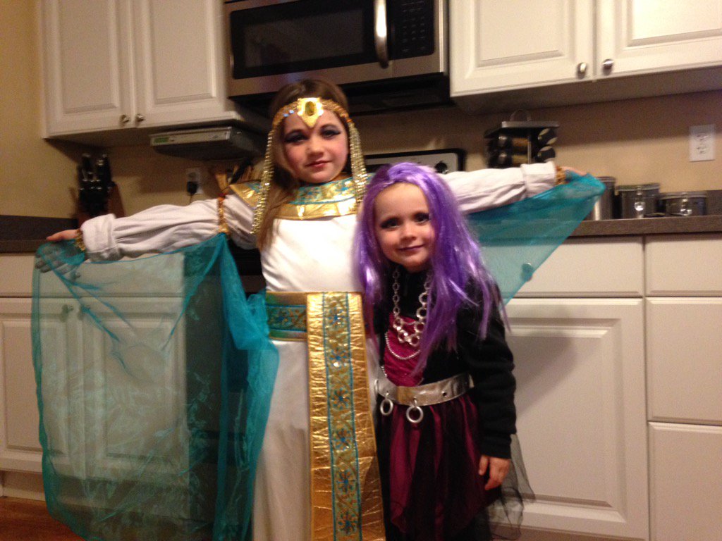 JanetEDoherty's tweet photo. Happy Halloween https://t.co/uQTbVCVyW5