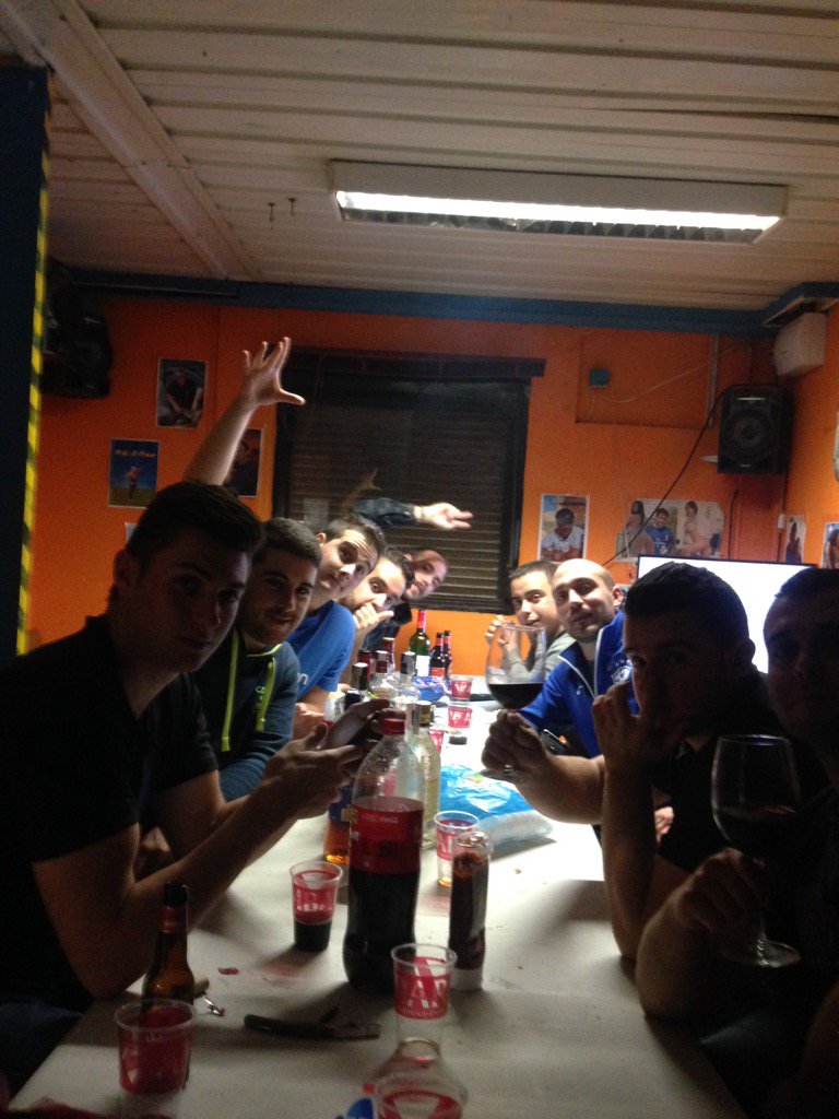 ElChaleLuna's tweet photo. Cena de empresa https://t.co/WY8doMjjyq